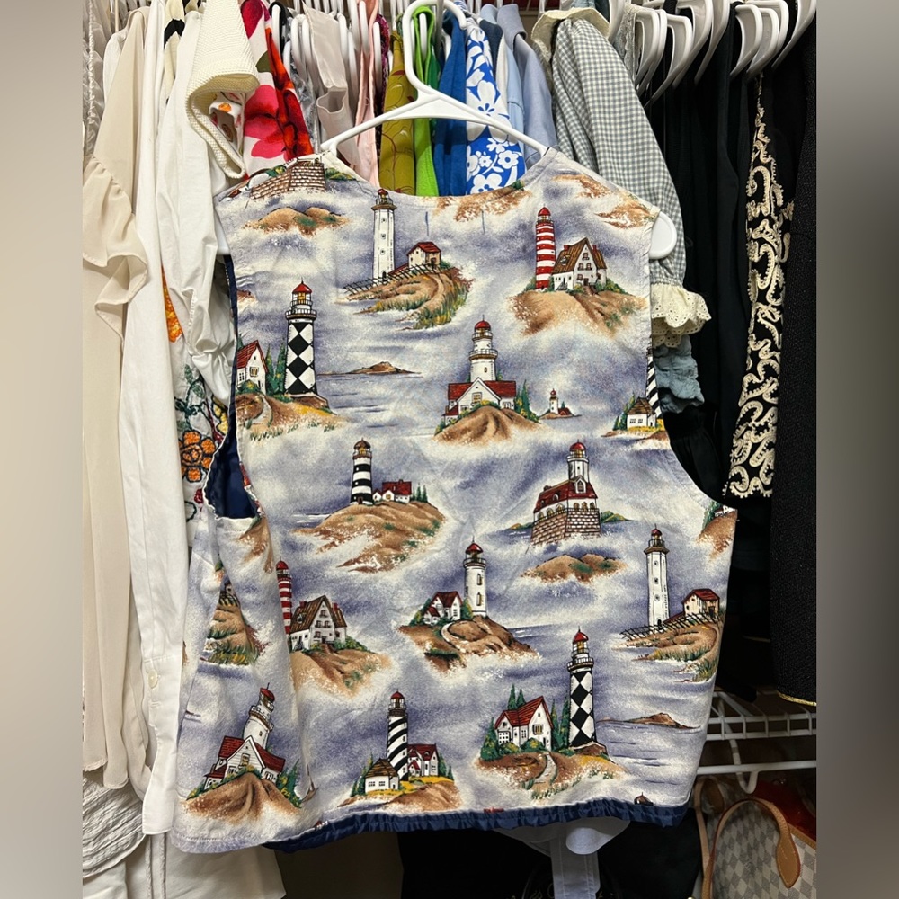 Lighthouse Vest - Picture 3 of 3